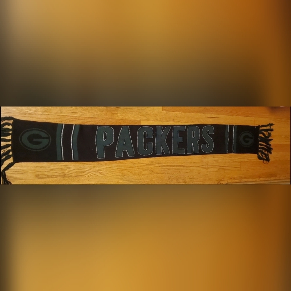 Green Bay Packers black and green winter scarf
